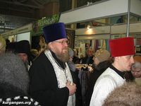 Курган. Выставка "Добрый свет Рождества", 23-28.01.2010 — Благочинный города Кургана Николай Чирков. Фото Николая Павлова, 23.01.2010.